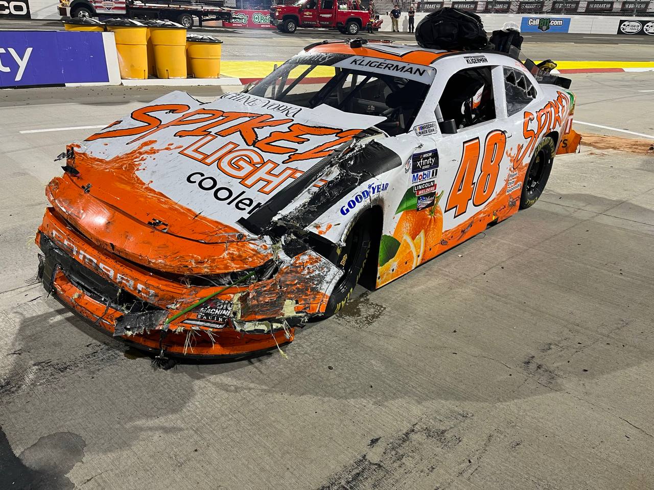 Какими бы стрессовыми не были гонки Кубка в Мартинсвилле, в последнее время именно гонки серии Xfinity заканчиваются самым чумовым образом 